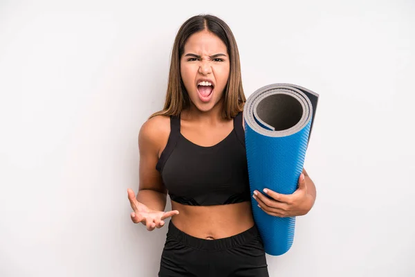 Jolie Femme Hispanique Air Colère Agacé Frustré Concept Fitness Yoga — Photo