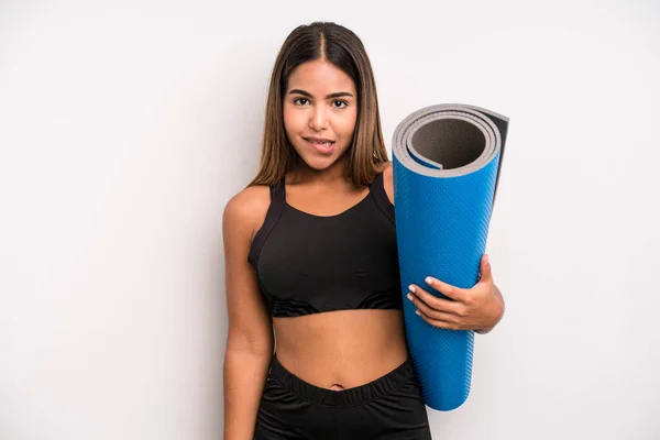 Hispanic Pretty Woman Looking Puzzled Confused Fitness Yoga Concept — Photo