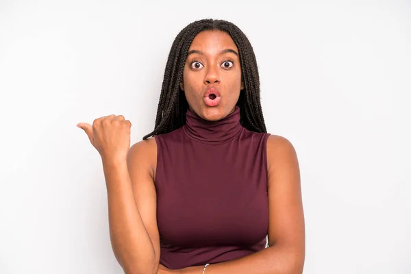 Black Young Adult Woman Looking Astonished Disbelief Pointing Object Side — Stok fotoğraf