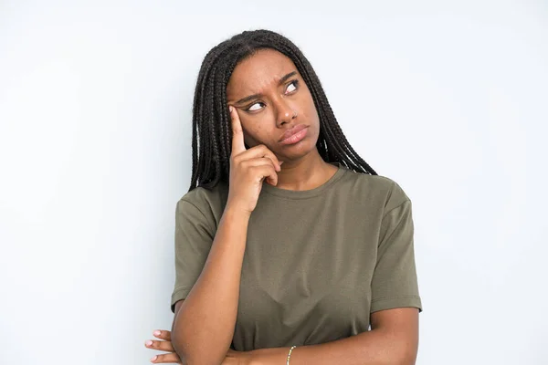 Black Young Adult Woman Concentrated Look Wondering Doubtful Expression Looking — Stockfoto