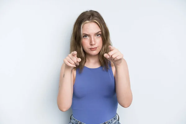 Caucasian Pretty Woman Pointing Forward Camera Both Fingers Angry Expression — Stock Photo, Image