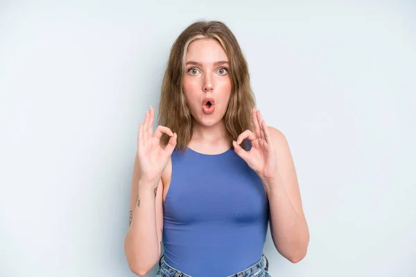 Caucasian Pretty Woman Feeling Shocked Amazed Surprised Showing Approval Making — Stockfoto