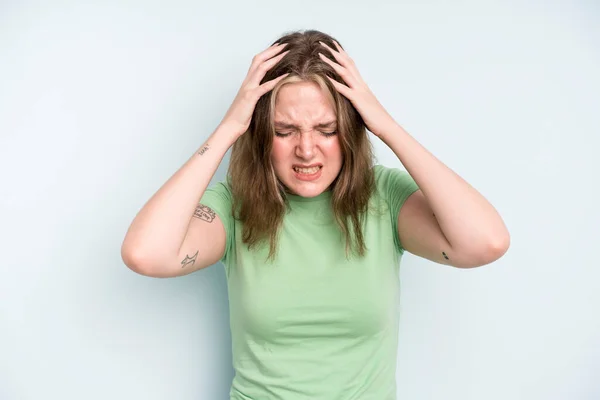 Caucasian Pretty Woman Feeling Stressed Frustrated Raising Hands Head Feeling — Stockfoto