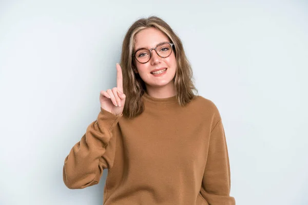 Caucasian Pretty Woman Smiling Looking Friendly Showing Number One First — Foto Stock