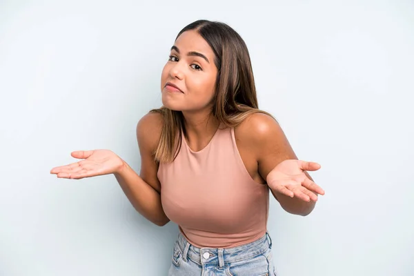 Hispanic Latin Pretty Woman Feeling Clueless Confused Having Idea Absolutely — Stockfoto