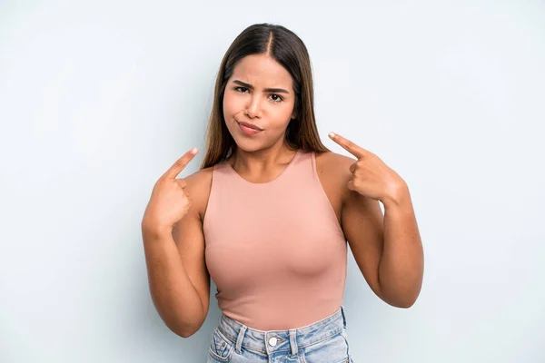 Hispanic Latin Pretty Woman Bad Attitude Looking Proud Aggressive Pointing — Stok fotoğraf