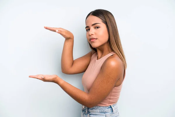Hispanic Latin Pretty Woman Holding Object Both Hands Side Copy — Stockfoto