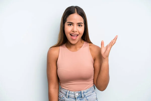 Hispanic Latin Pretty Woman Feeling Happy Surprised Cheerful Smiling Positive — Stockfoto