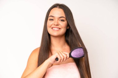 Güzel, genç, yetişkin kadın saç tarağı konsepti