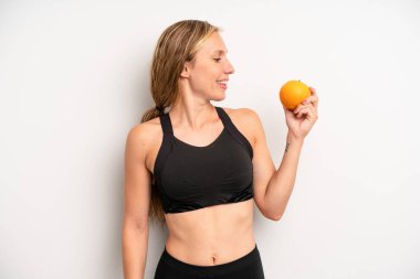 Güzel, genç yetişkin kadın fitness ve diyet konsepti