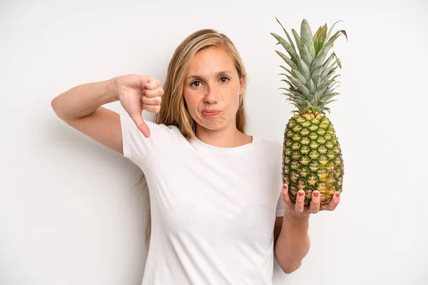 Ładna Młoda Kobieta Ananas Koncepcja — Zdjęcie stockowe