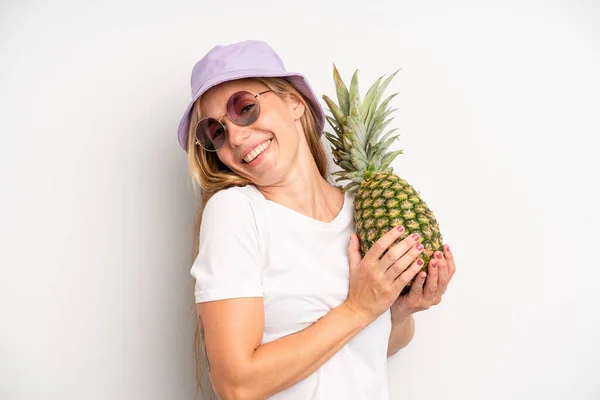 Mooi Jong Volwassen Vrouw Ananas Concept — Stockfoto