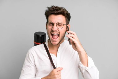 Genç yakışıklı üniversite mimarı öğrencisi.