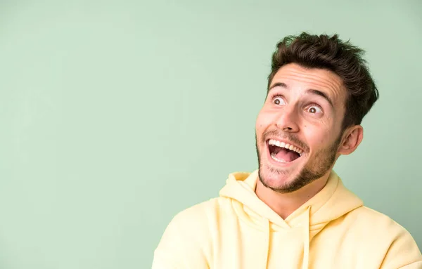 Joven Hombre Guapo Con Espacio Copia Lado — Foto de Stock