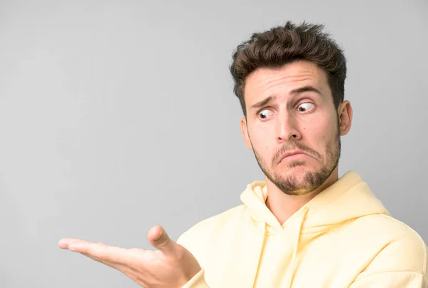 Joven Hombre Guapo Con Espacio Copia Lado — Foto de Stock