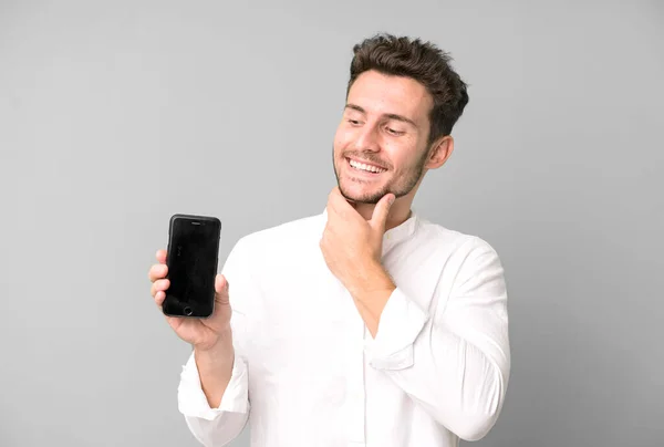 Jovem Bonito Homem Isolado Usando Seu Telefone — Fotografia de Stock