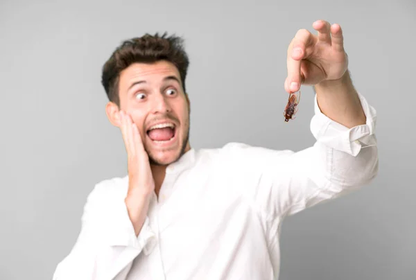 Young Handsome Man Isolated Cockroachs — Stock Photo, Image