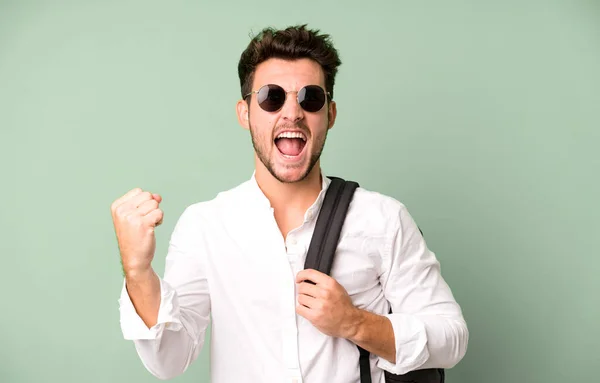 Joven Hombre Guapo Aislado Con Una Bolsa Libros Concepto Estudiante — Foto de Stock