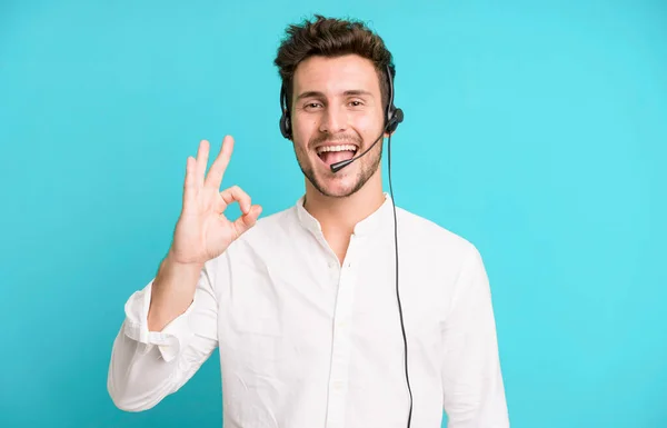 Junger Gutaussehender Mann Isoliert Mit Kopfhörer Und Mikrofon Telemarketing Konzept — Stockfoto