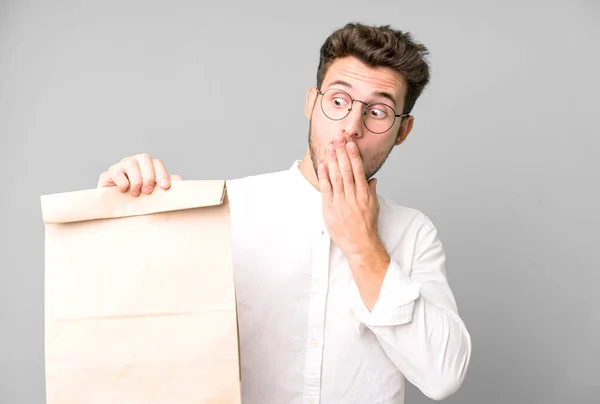 Jeune Homme Employé Beau Avec Sac Papier Alimentaire Emporter — Photo