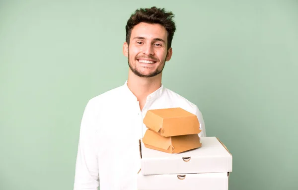 Fast Food Ile Izole Edilmiş Genç Yakışıklı Adam Kutuları Taklit — Stok fotoğraf