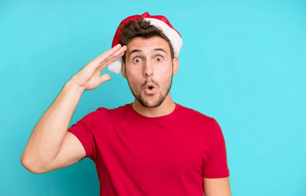 Giovane Bell Uomo Con Cappello Babbo Natale Concetto Natale — Foto Stock