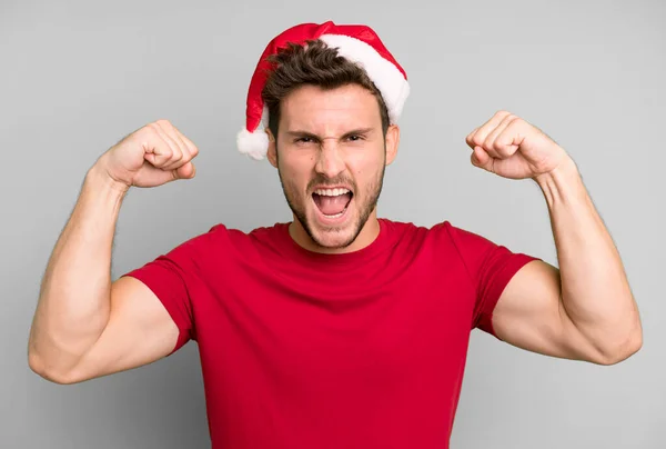 Junger Gutaussehender Mann Mit Weihnachtsmütze Weihnachtskonzept — Stockfoto