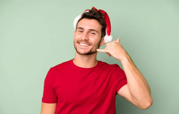 Joven Guapo Con Sombrero Santa Concepto Navidad —  Fotos de Stock