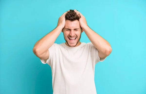 Young Handsome Man Feeling Stressed Frustrated Raising Hands Head Feeling — Stock Photo, Image