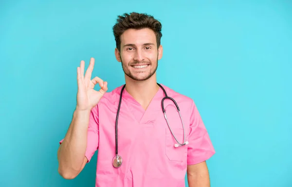 Gutaussehender Teenager Der Sich Glücklich Fühlt Und Zustimmung Mit Okay — Stockfoto