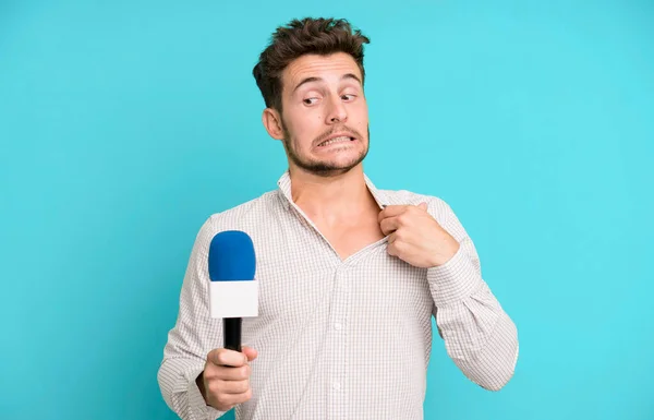 Beau Adolescent Sentant Stressé Anxieux Fatigué Frustré Avec Micro Concept — Photo