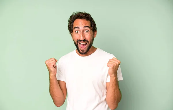 Jonge Gek Gevoel Geschokt Opgewonden Gelukkig Lachen Vieren Succes Zeggen — Stockfoto