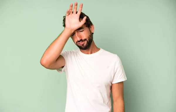 Junger Verrückter Mann Sieht Gestresst Müde Und Frustriert Aus Trocknet — Stockfoto