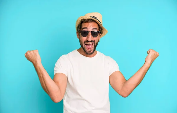 Young Crazy Bearded Expressive Man Sunglasses Hat Vacation Concept — Stock Photo, Image
