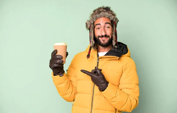 Joven Loco Barbudo Expresivo Hombre Frío Invierno Concepto Uso Anorak —  Fotos de Stock