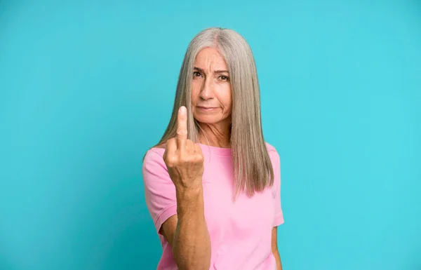 Bastante Gris Pelo Senior Mujer Sintiéndose Enojado Molesto Rebelde Agresivo —  Fotos de Stock