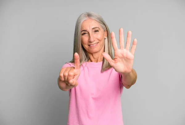 Pretty Gray Hair Senior Woman Smiling Looking Friendly Showing Number — Stock Photo, Image