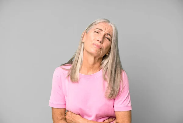 Όμορφη Γκρίζα Μαλλιά Ηλικιωμένη Γυναίκα Αίσθημα Άγχους Άρρωστος Άρρωστος Και — Φωτογραφία Αρχείου