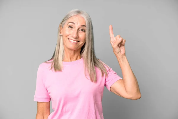 Pretty Gray Hair Senior Woman Smiling Cheerfully Happily Pointing Upwards — Stock Photo, Image