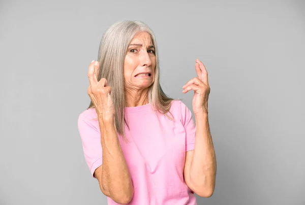Pretty Gray Hair Senior Woman Crossing Fingers Anxiously Hoping Good — Stock Photo, Image