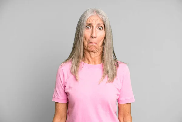 Ganska Grått Hår Senior Kvinna Känner Sig Ledsen Och Stressad — Stockfoto