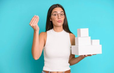 İspanyol güzel kadın kapiş ya da para hareketi yapıyor, sana beyaz boş kutularla ödemeni söylüyor.