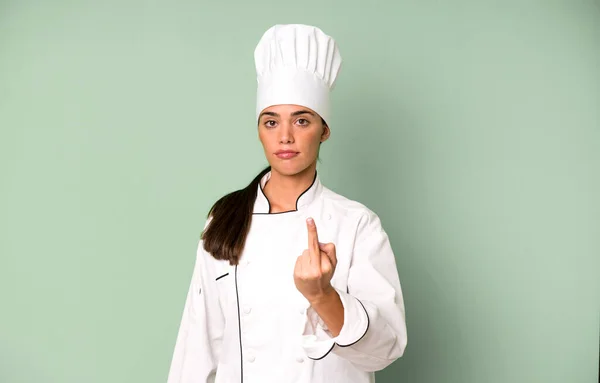 Hispânico Bonita Mulher Sentindo Irritado Irritado Rebelde Agressivo Conceito Chef — Fotografia de Stock