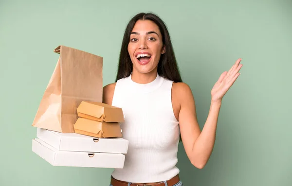 Hispanic Pretty Woman Feeling Happy Astonished Something Unbelievable Take Away — Stock Photo, Image