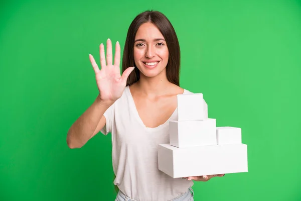 Young Pretty Woman Smiling Looking Friendly Showing Number Five Empty — Stock Photo, Image