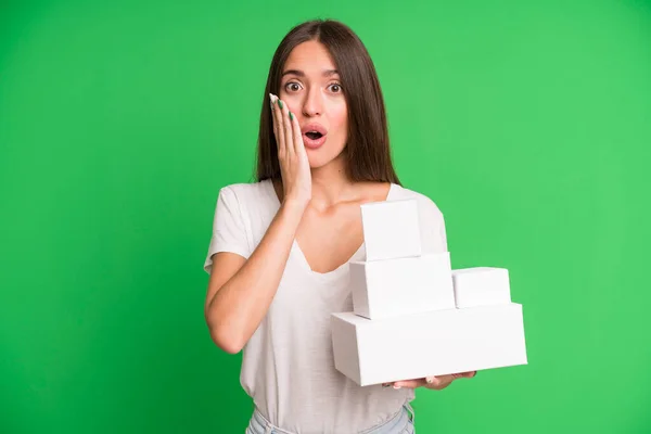 Young Pretty Woman Feeling Shocked Scared Empty White Paper Box — Stock Photo, Image