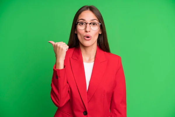 Young Pretty Woman Looking Astonished Disbelief Wearing Blazer Business Concept — Stock Photo, Image