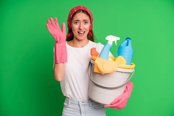 Joven Mujer Bonita Gritando Con Las Manos Alto Aire Concepto — Foto de Stock