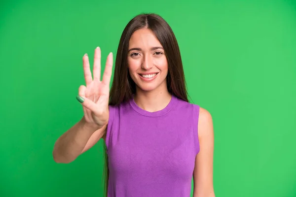 Hispánská Hezká Žena Usmívá Vypadá Přátelsky Ukazuje Číslo Tři Nebo — Stock fotografie