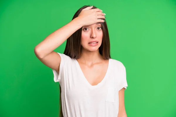 Hispanische Hübsche Frau Die Wegen Einer Vergessenen Frist Panik Gerät — Stockfoto